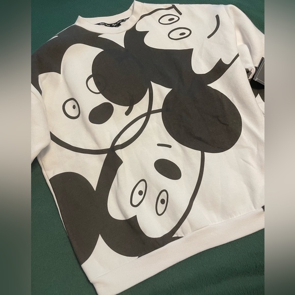 Disney Art Series Mickey Sweatshirt - Picture 4 of 12